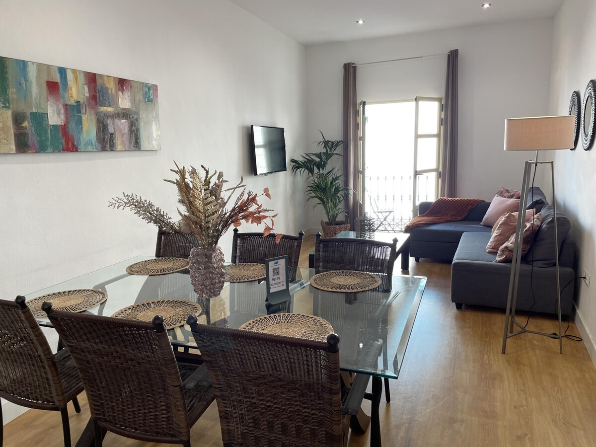 Appartement rénové 2 chambres face à la cathédrale - Photo 5