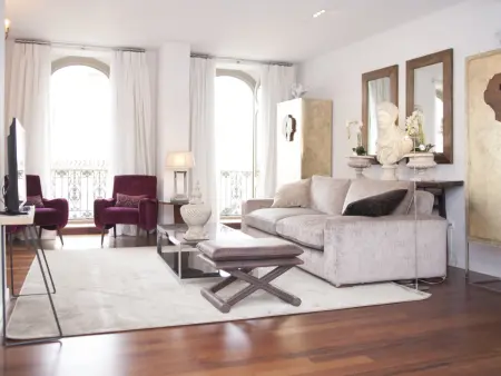 Location appartement à Málaga, Appartement historique de luxe avec balcon en plein centre de Malaga