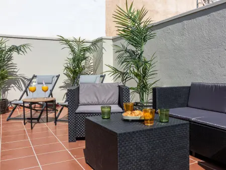 Penthouse rénové au cœur de Malaga, 1 chambre, balcon, clim, Wi-Fi, proche restaurants et bars - Photo 2
