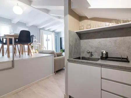 Penthouse rénové au cœur de Malaga, 1 chambre, balcon, clim, Wi-Fi, proche restaurants et bars - Photo 13