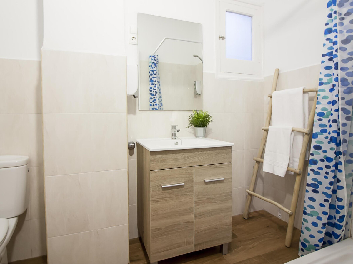 Appartement 2 ch. rénové, 500 m du Musée Carmen Thyssen - Photo 17