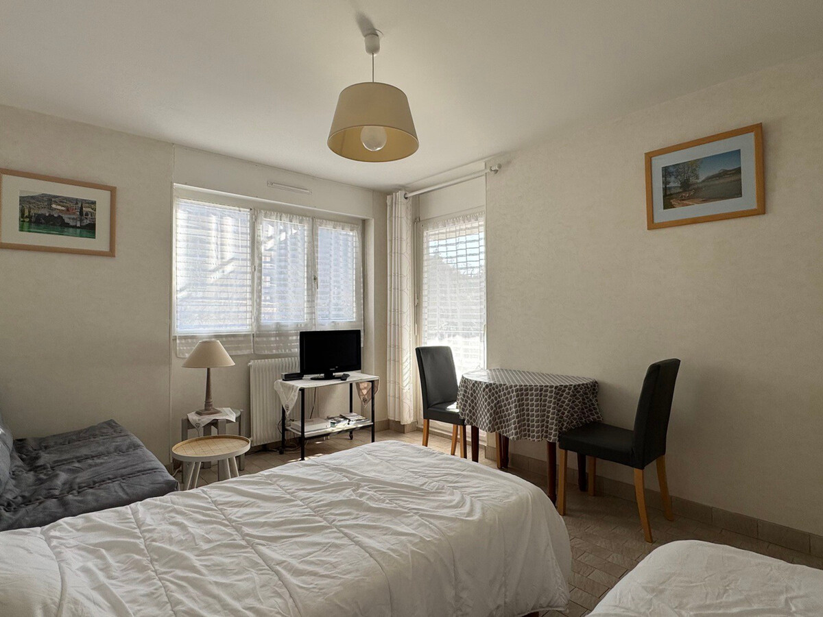 T1 Bis lumineux avec balcon et parking à Aix-les-Bains - Photo 1