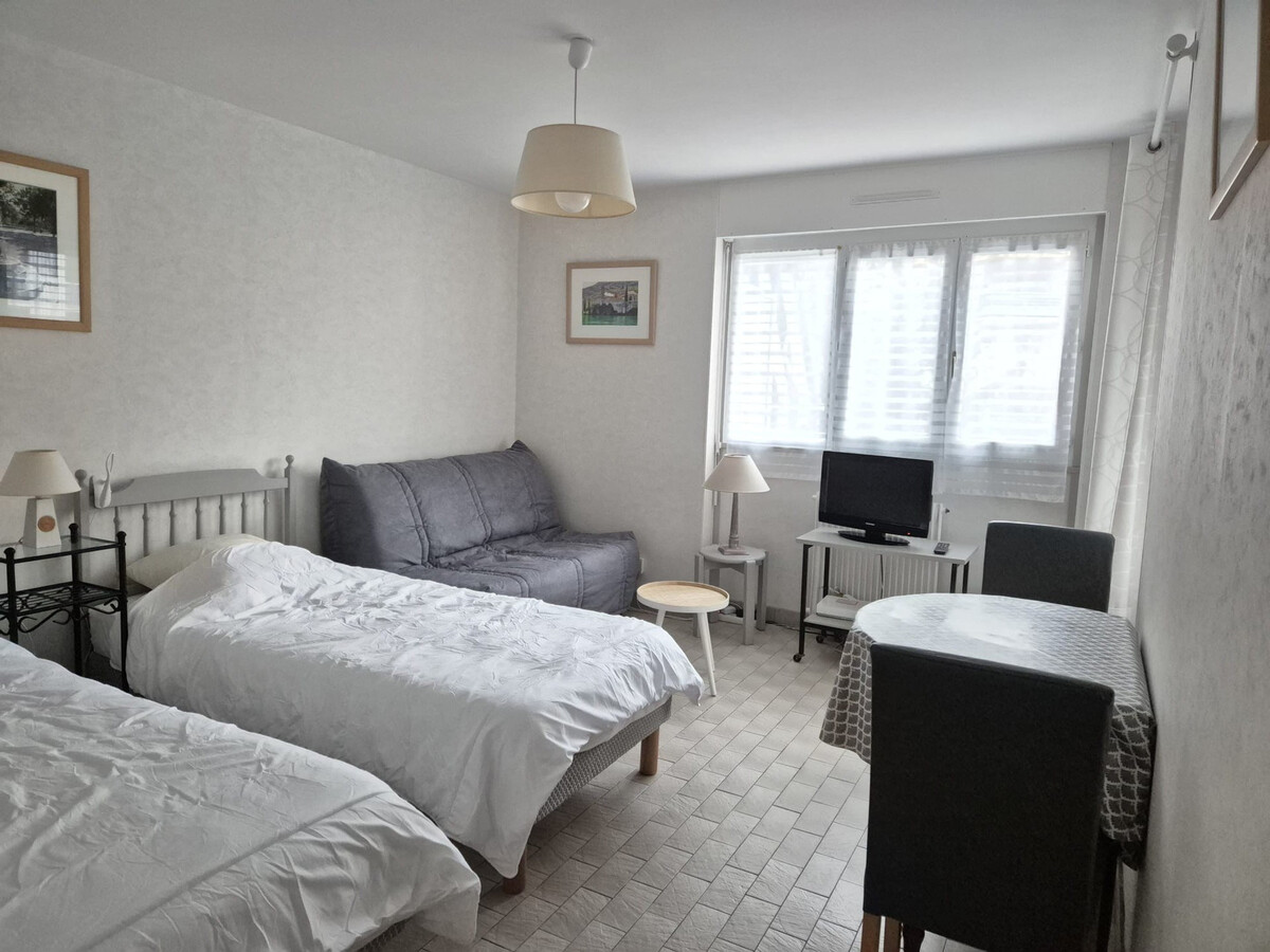 T1 Bis lumineux avec balcon et parking à Aix-les-Bains - Photo 11