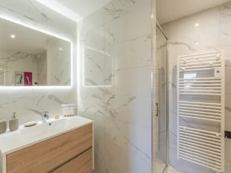 Bel appartement familial avec retour skis aux pieds et parking à Courchevel 1650 : photo 7