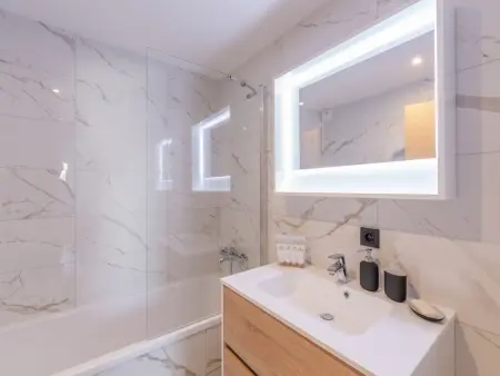 Bel appartement familial avec retour skis aux pieds et parking à Courchevel 1650 : photo 9