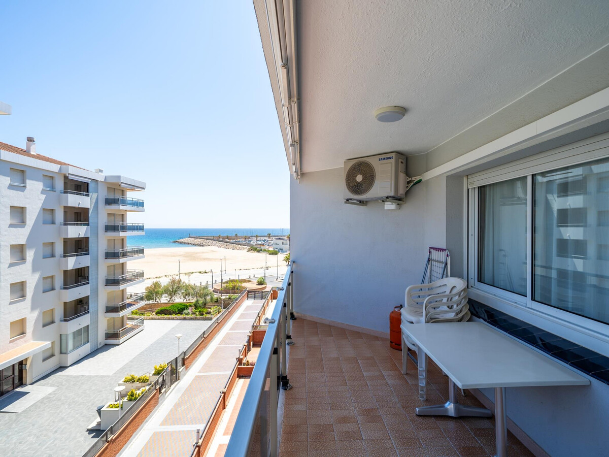 Appartement face à la mer, balcon et parking à Torredembarra - Photo 2