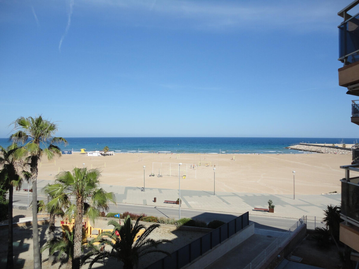 Appartement face à la mer à Torredembarra, piscine - Photo 1