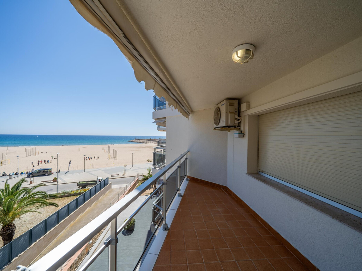 Appartement face à la mer à Torredembarra, piscine - Photo 2