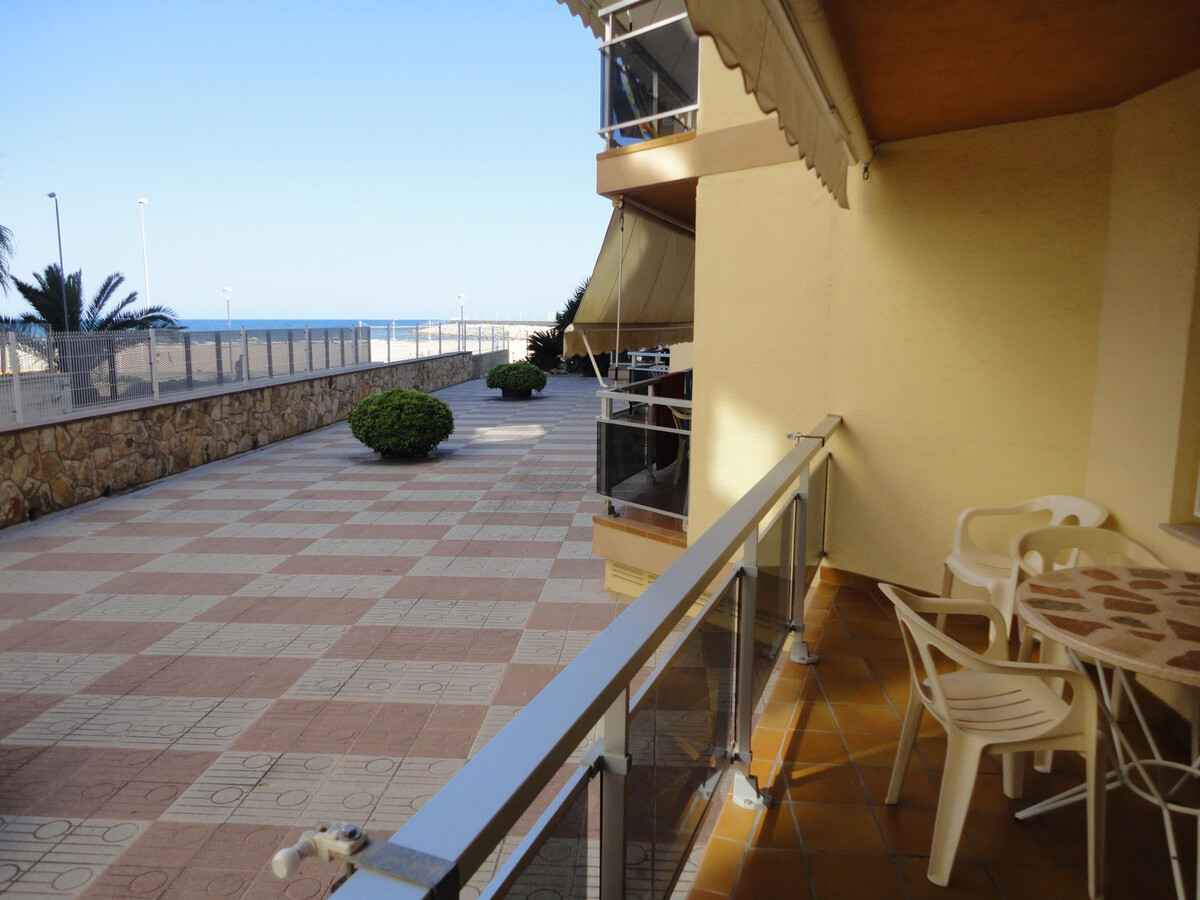Appartement face à la mer, piscine et parking à Torredembarra - Photo 2