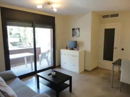 Location appartement à Torredembarra, Charmant Appartement à 150m de la Mer avec Piscine, Climatisation et Parking à Torredembarra