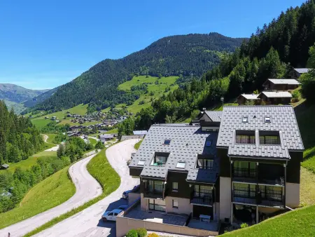 Location appartement à Arêches Beaufort, Studio cabine spacieux 4 pers, proche pistes et village, balcon et parking, Arêches-Beaufort