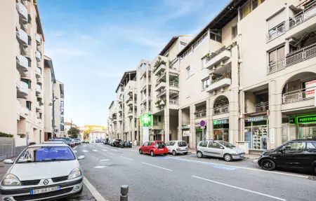 Appartement vue mer avec piscine à Cannes : photo 12