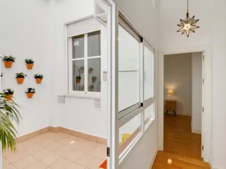 Appartement Charmant au Cœur de Málaga, Proche Lieu de Naissance de Picasso, Balcon et Cour Lumineuse - Photo 2