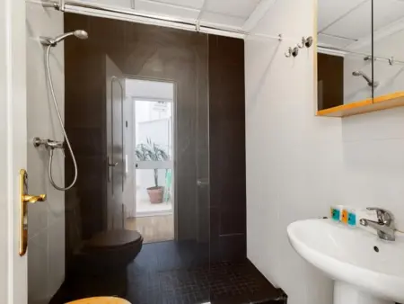 Appartement Charmant au Cœur de Málaga, Proche Lieu de Naissance de Picasso, Balcon et Cour Lumineuse - Photo 5