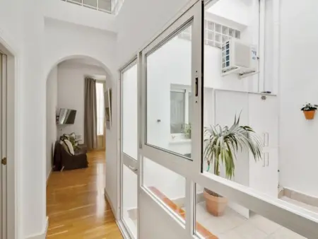 Appartement Charmant au Cœur de Málaga, Proche Lieu de Naissance de Picasso, Balcon et Cour Lumineuse - Photo 8