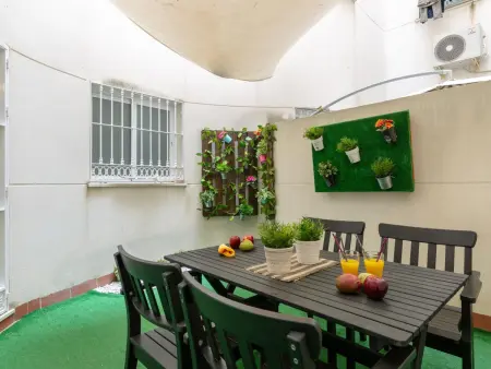 Location appartement à Málaga, Charmant Appartement au Cœur de Malaga avec Cour Privée - Del Parque Flats Peña
