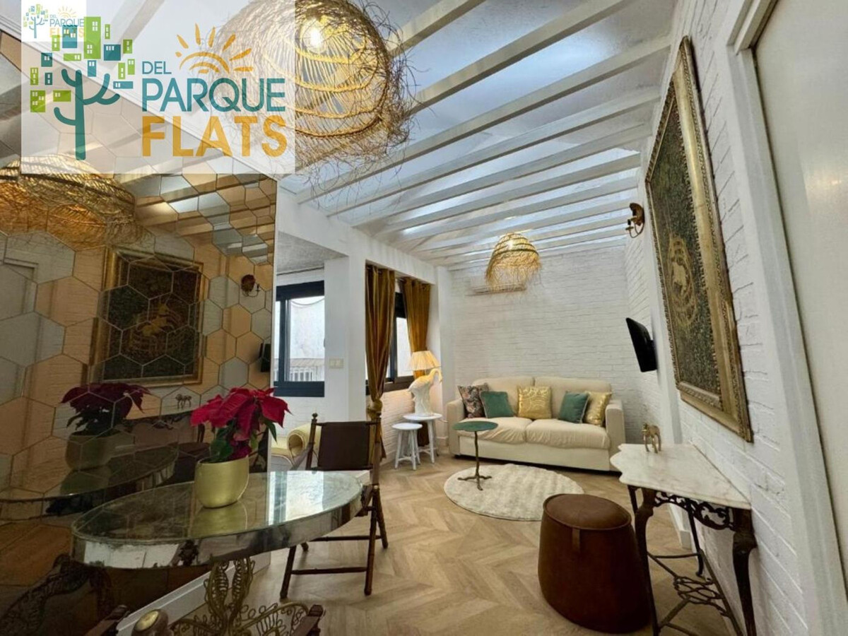 Appartement XIXe siècle rénové au cœur du vieux Malaga - Photo 1