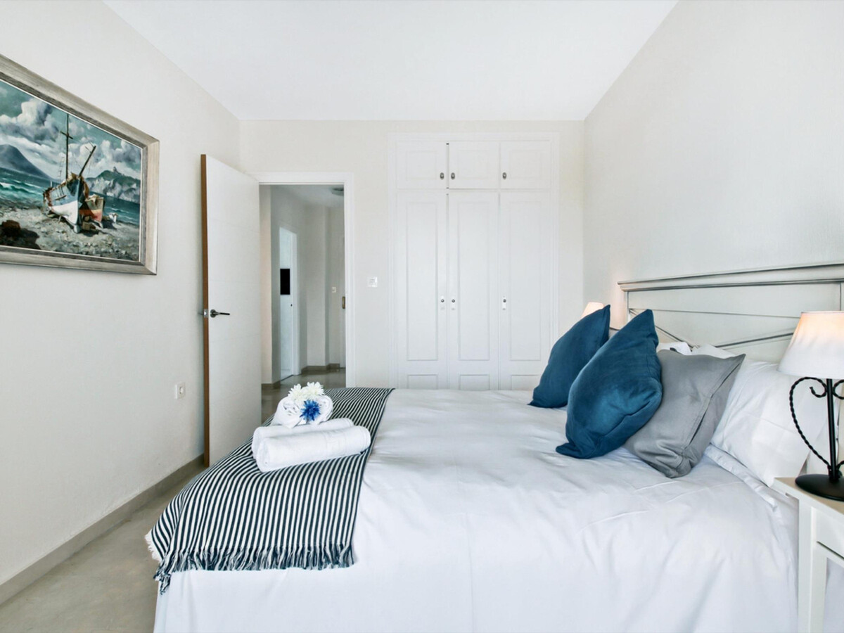Appartement face à la plage avec piscine estivale - Photo 9