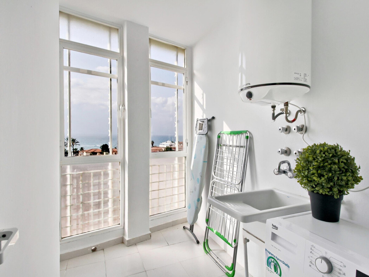 Appartement face à la plage avec piscine estivale - Photo 16