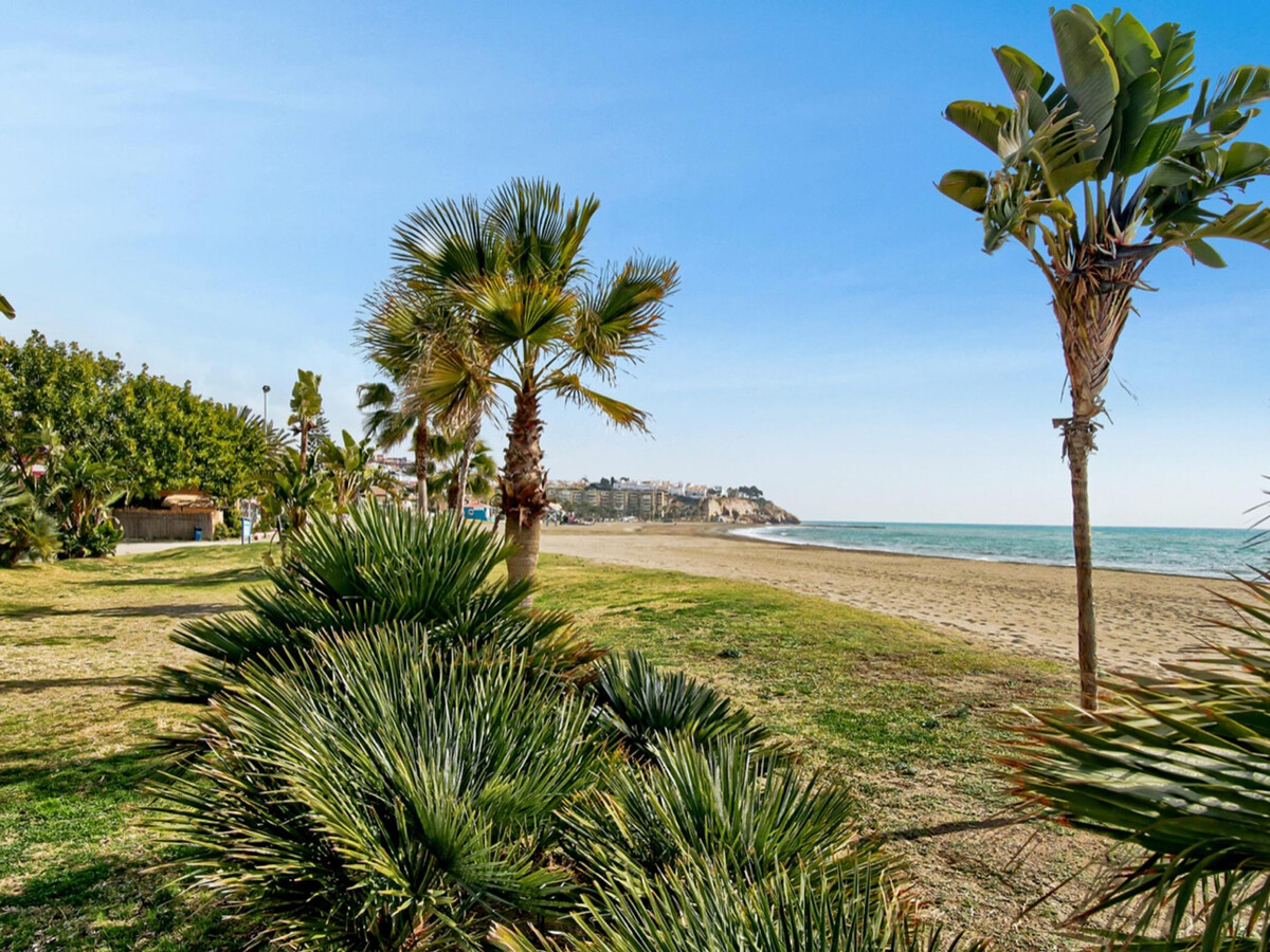 Appartement face à la plage avec piscine estivale - Photo 25