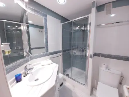 Appartement 2 chambres avec vue port et piscine toit : photo 18