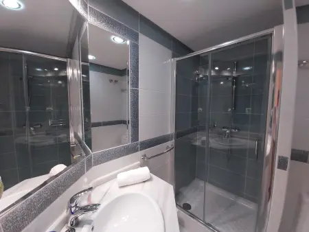 Appartement 2 chambres avec vue port et piscine toit : photo 20