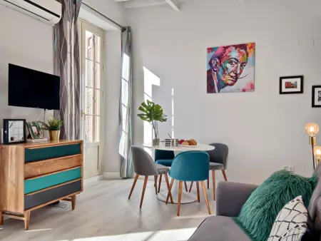 Location appartement à Málaga, Appartement de Luxe au Coeur de Malaga - 2 Chambres, 2 Salles de Bain, Balcon Ensoleillé