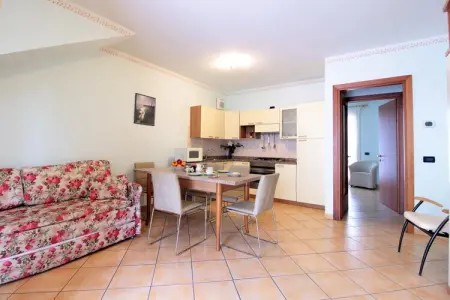 Appartamento nero, Appartement à Jesolo avec piscine partagée - Photo 2