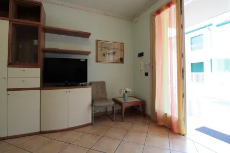 Appartamento nero, Appartement à Jesolo avec piscine partagée - Photo 5
