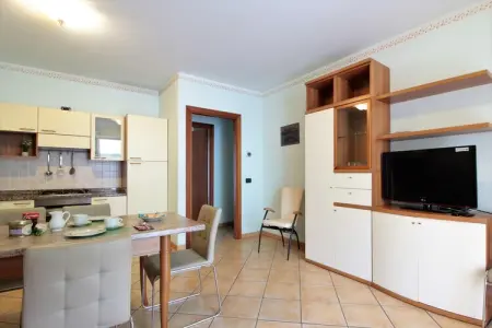 Appartamento nero, Appartement à Jesolo avec piscine partagée - Photo 7