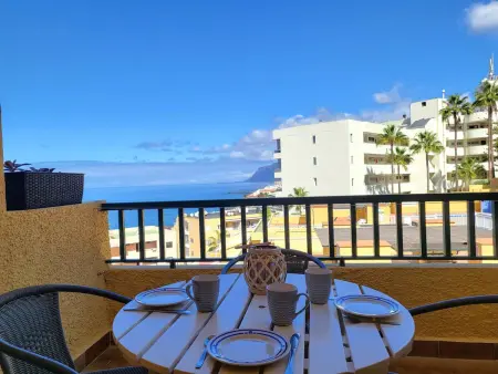Location appartement à Puerto de Santiago, Confortable appartement avec piscine, vue mer et parking privé à Playa de la Arena