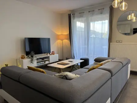 Location appartement à Villard de Lans, Appartement Confortable avec Terrasse à 5 Min du Centre, Navette Ski Gratuite !