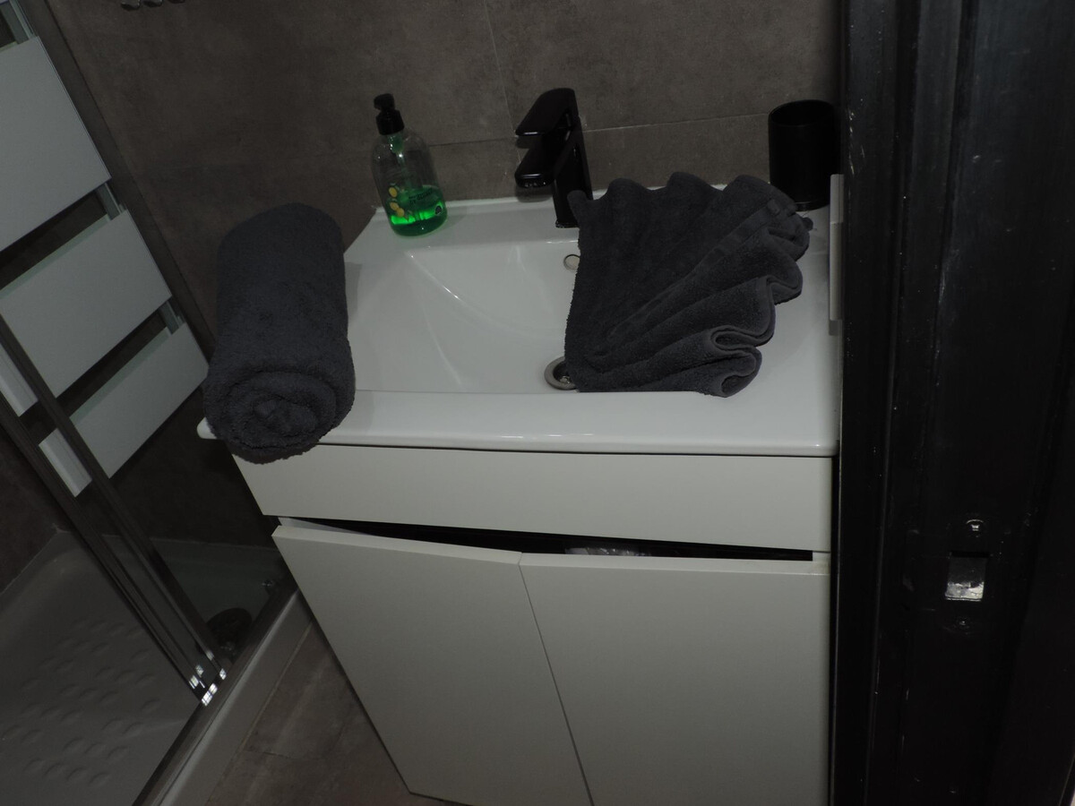 Studio Begonia City Center, balcon, à 40m de la gare - Photo 15