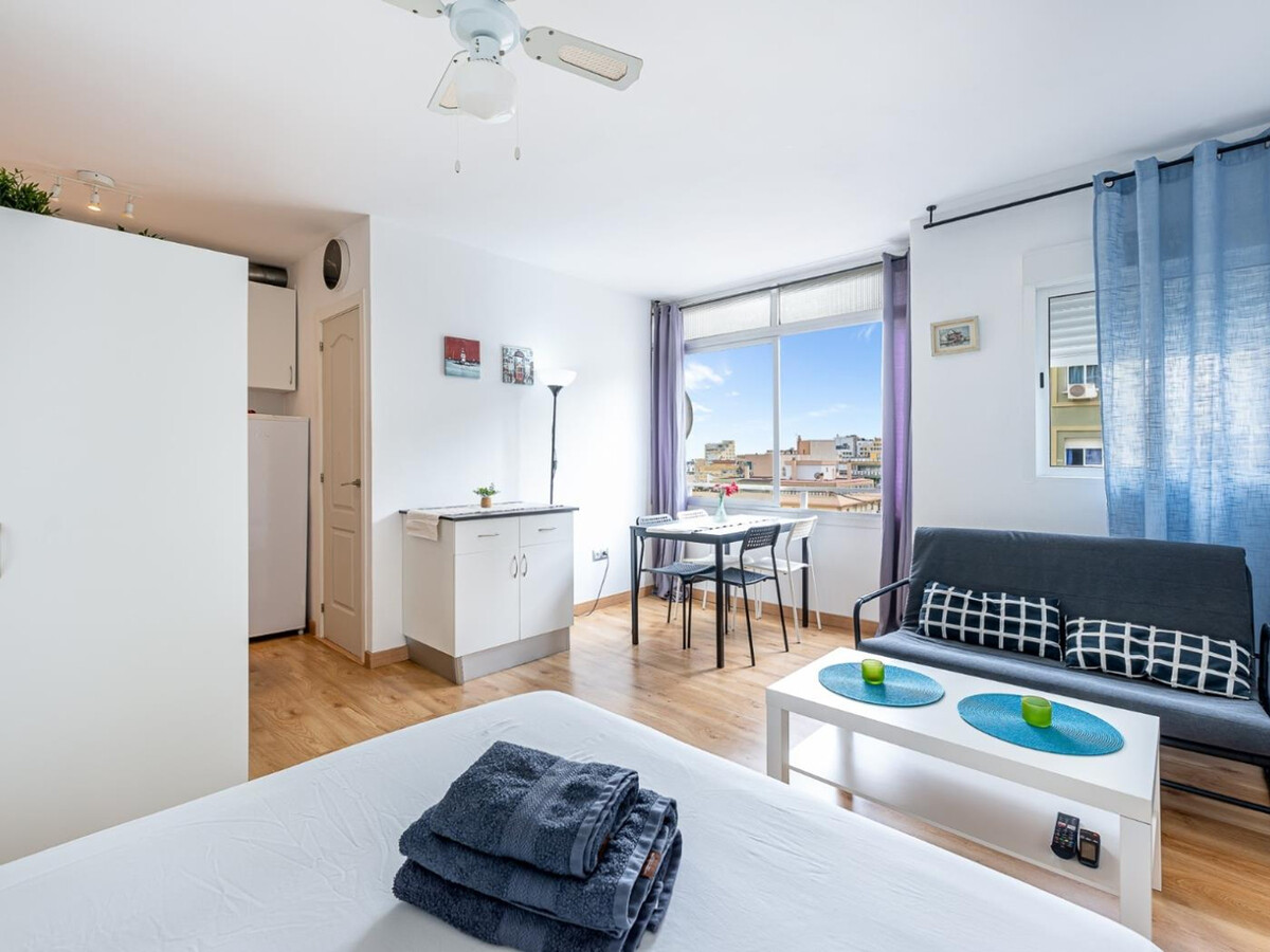 Appartement centre Torremolinos, 400 m gare, Wi-Fi & clim - Photo 1