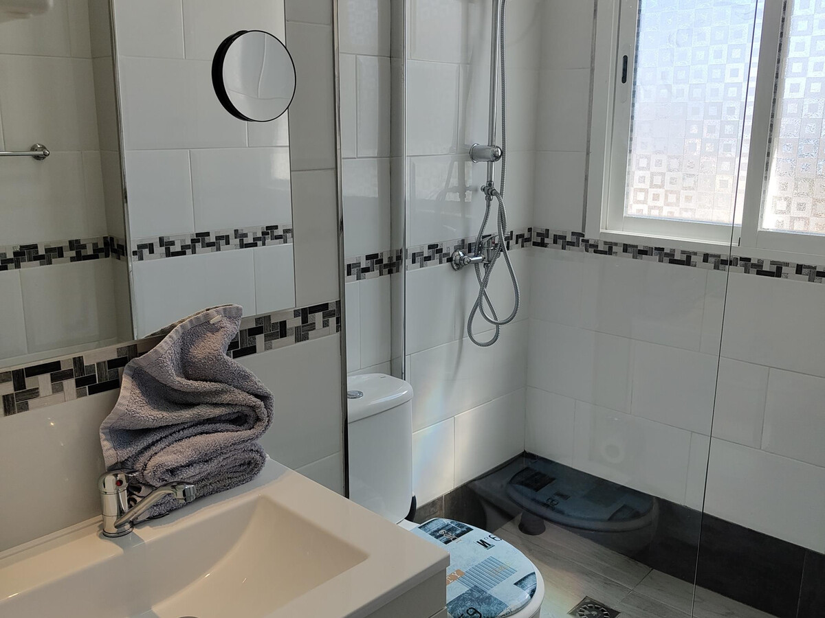 Appartement centre Torremolinos, 400 m gare, Wi-Fi & clim - Photo 6