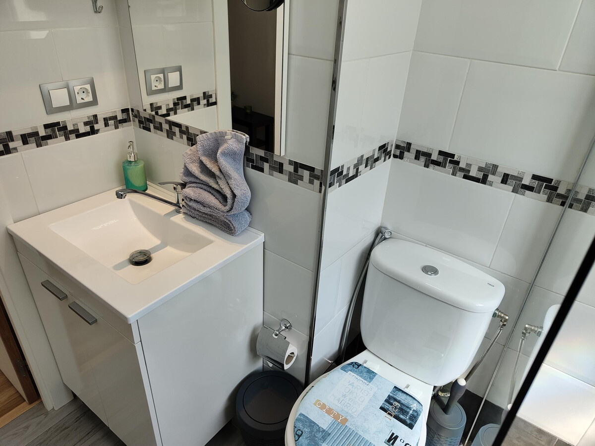Appartement centre Torremolinos, 400 m gare, Wi-Fi & clim - Photo 8