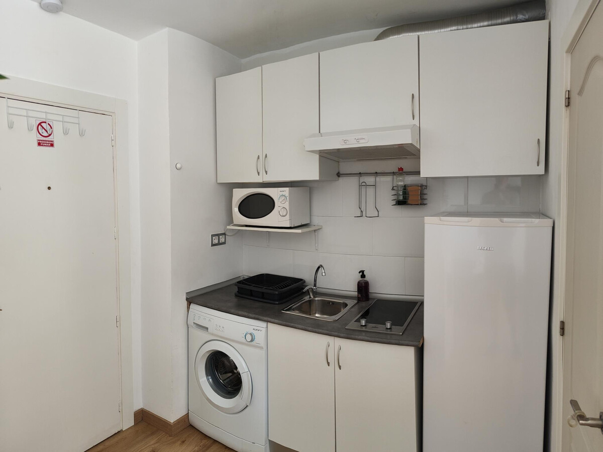 Appartement centre Torremolinos, 400 m gare, Wi-Fi & clim - Photo 11
