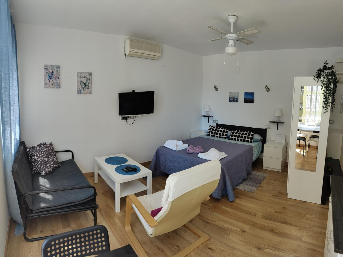 Appartement centre Torremolinos, 400 m gare, Wi-Fi & clim - Photo 12