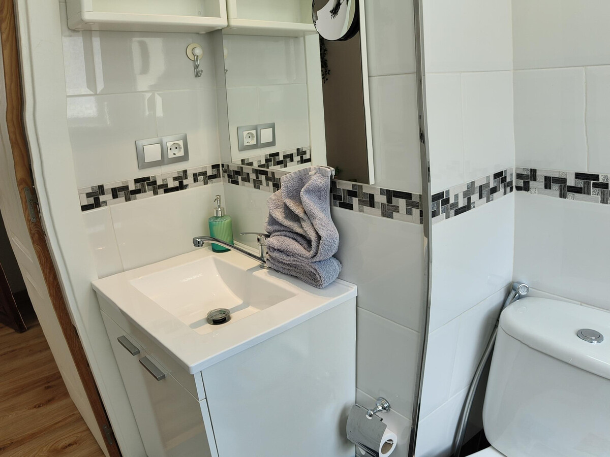 Appartement centre Torremolinos, 400 m gare, Wi-Fi & clim - Photo 13
