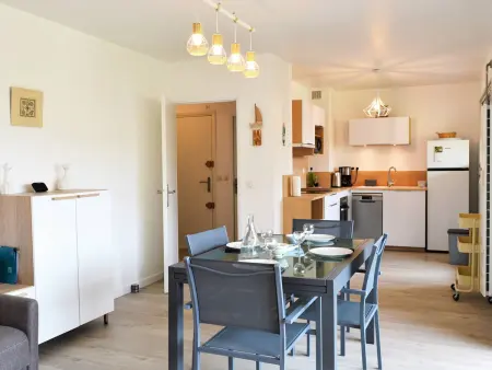 Location appartement à Le Lavandou, Appartement rénové 2021 avec balcon et garage, proche golf, 3 pièces, 6 couchages, Le Lavandou.