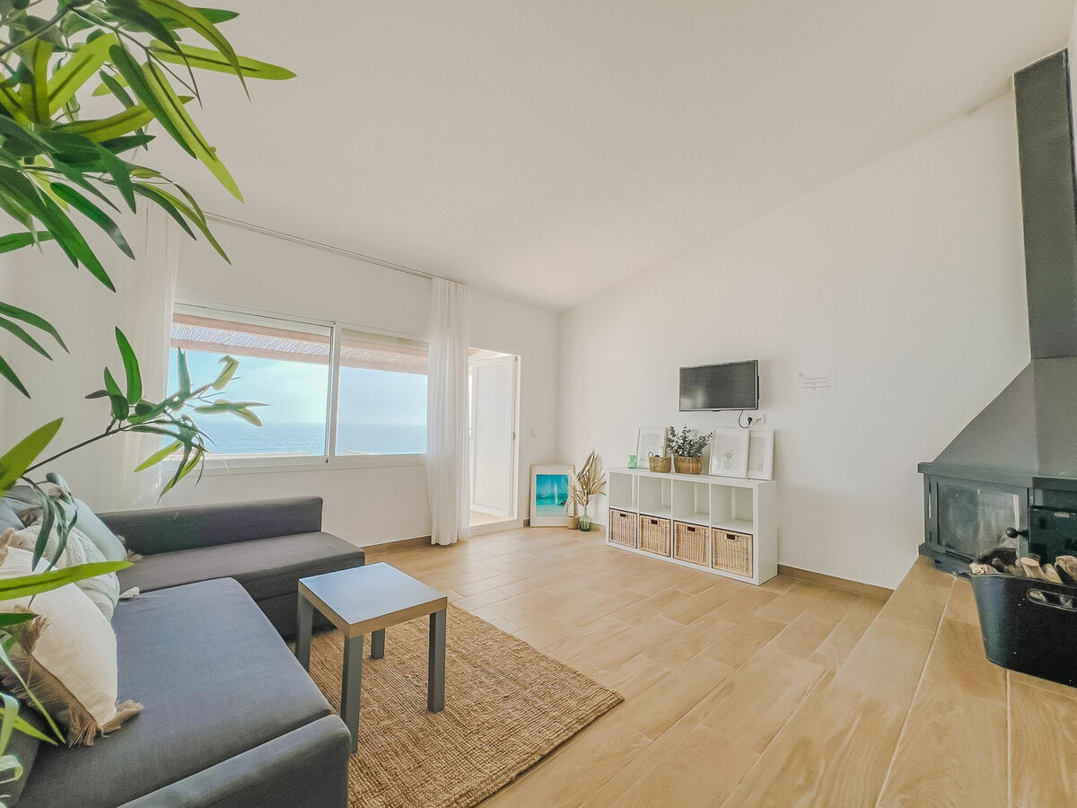 Bungalow en falaise, 50 m de Cala Calafaté - Photo 1