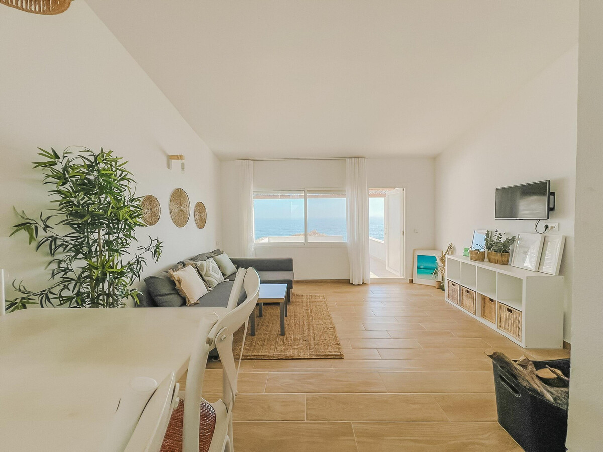 Bungalow en falaise, 50 m de Cala Calafaté - Photo 2