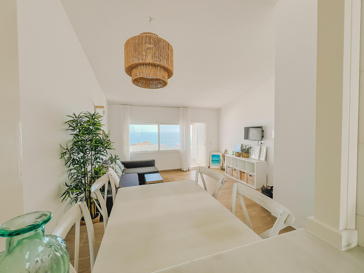 Bungalow en falaise, 50 m de Cala Calafaté - Photo 5