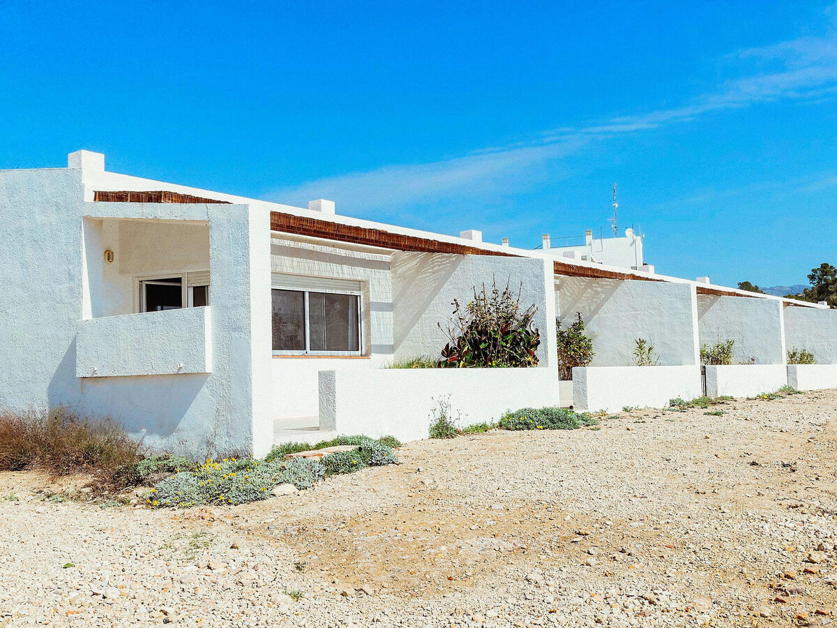 Bungalow en falaise, 50 m de Cala Calafaté - Photo 16