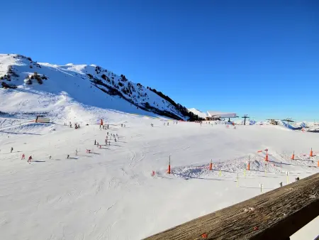 Studio 4 pers. face aux pistes, balcon sud ensoleillé : photo 9