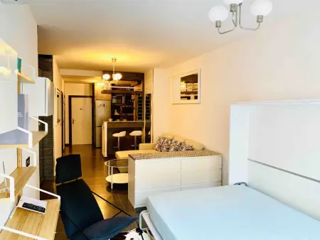 Location appartement à Torremolinos, Charmant Appartement à Malaga avec Terrasse - Proche Plages et Transports