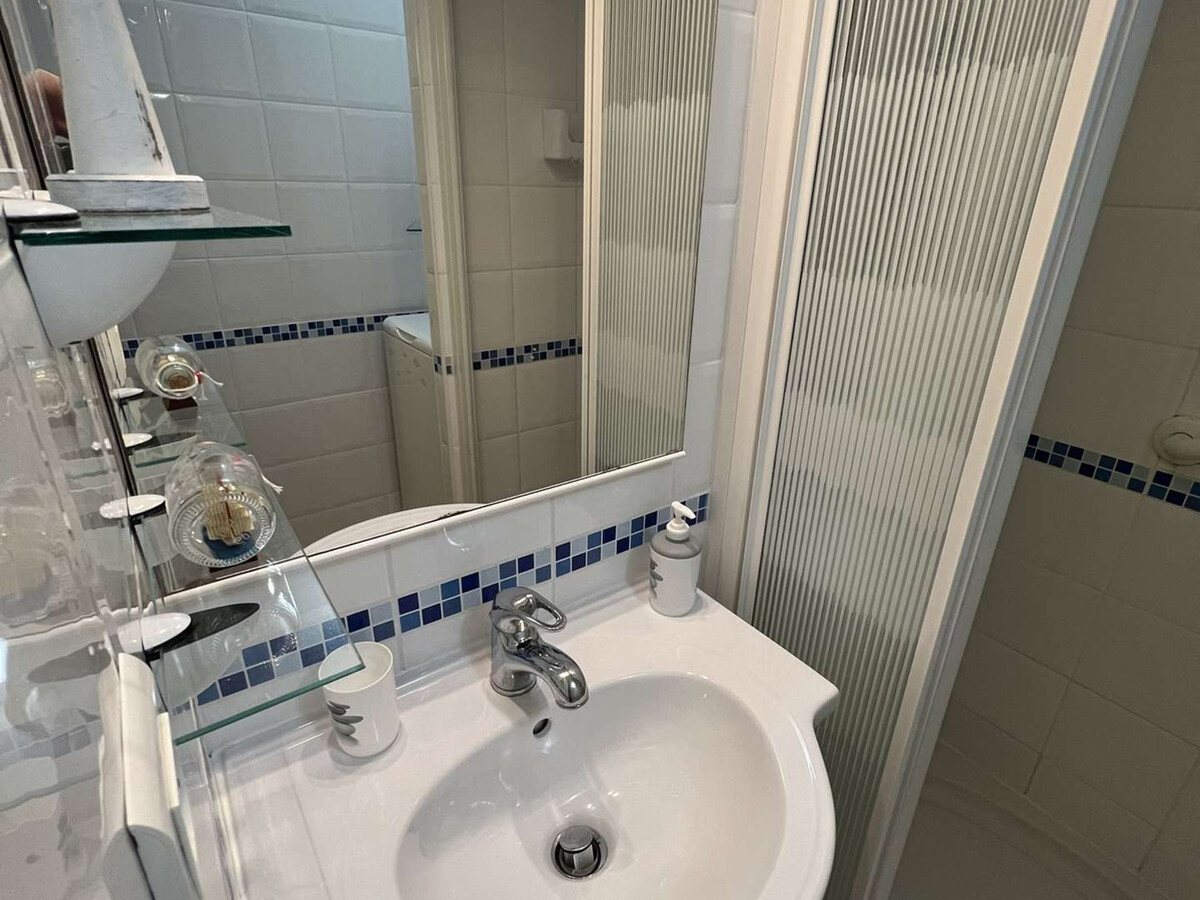 Studio cabine 4 pers. à Cap d'Agde, piscine et parking - Photo 11