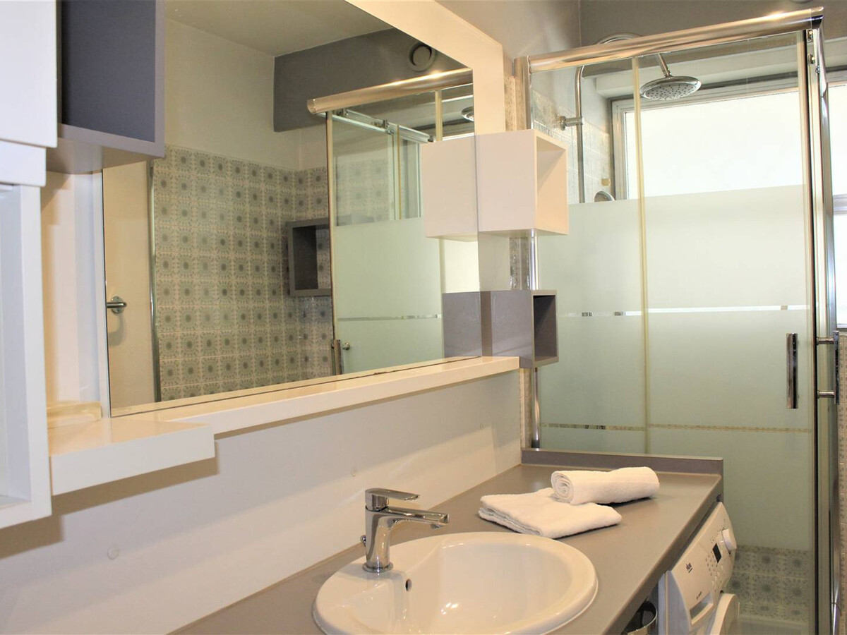 Appartement moderne T3 à Villeneuve-Loubet, terrasse 20 m² - Photo 9