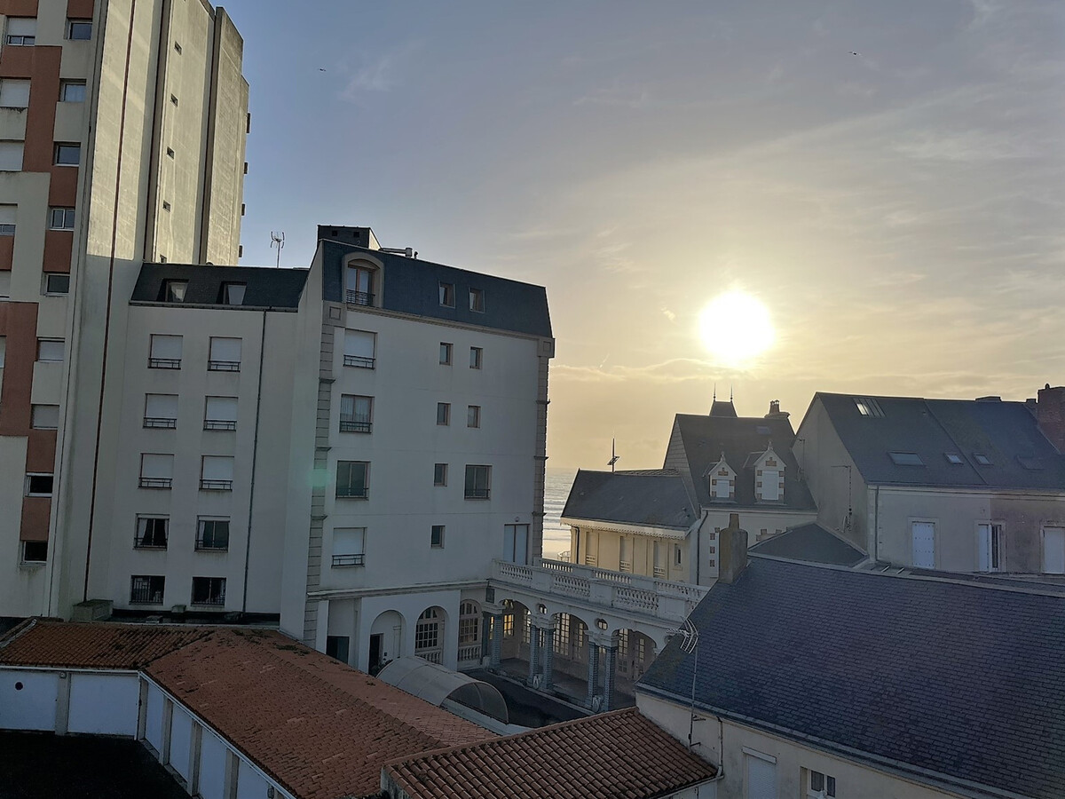 Studio mezzanine avec balcon mer aux Sables-d'Olonne - Photo 10