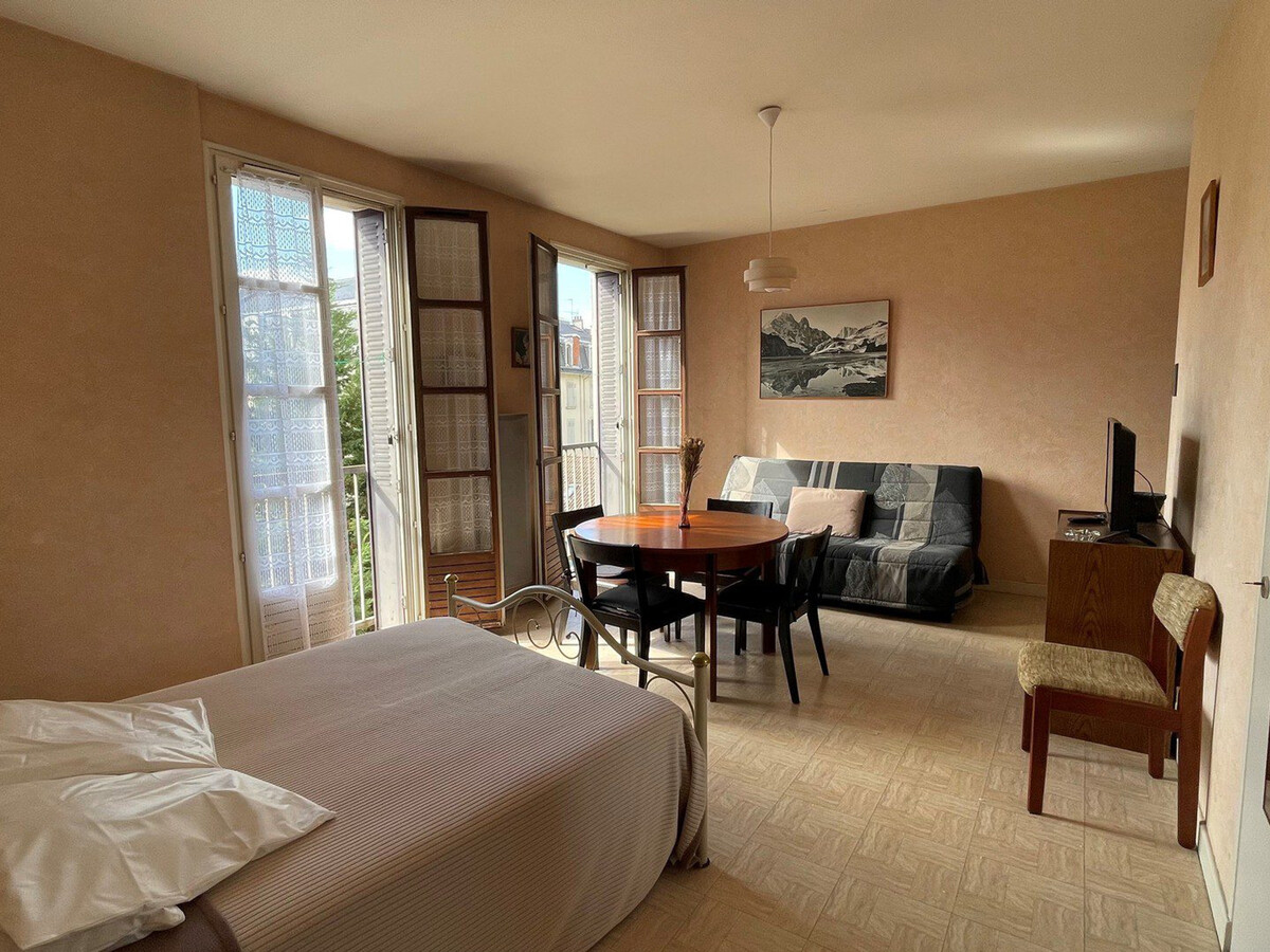 Studio centre-ville Aix-les-Bains, vue Dent du Chat - Photo 1